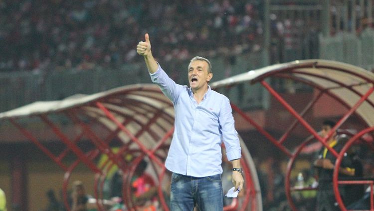 Milomir Seslija diberi target tinggi oleh manajemen Arema FC dalam Piala Indonesia.. Copyright: © @MaduraUnitedFC