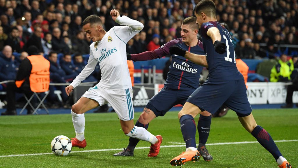 Lucas Vasquez dijaga ketat oleh Marco Veratti dan Yuri Berchiche. Copyright: © GettyImages