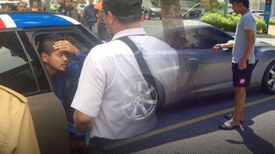 Bambang Pamungkas dan Hamka Hamzah Copyright: © poskotanews/twitter@hamkahamzah23