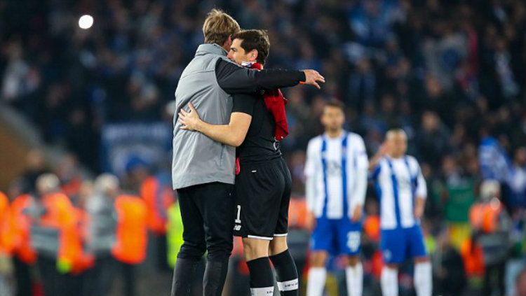 Casillas berpelukan denga Jurgen Klopp Copyright: © Getty image