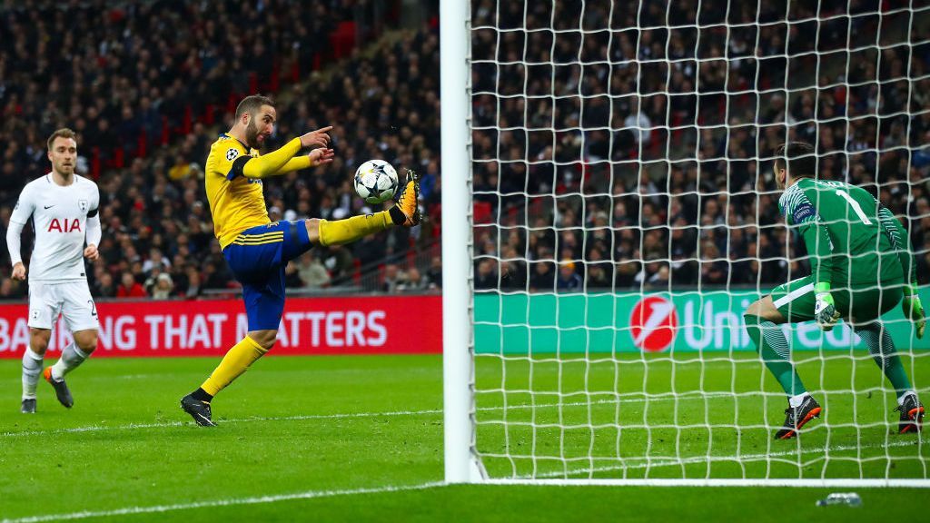 Higuain cetak gol pertama untuk Juventus. Copyright: © GettyImages