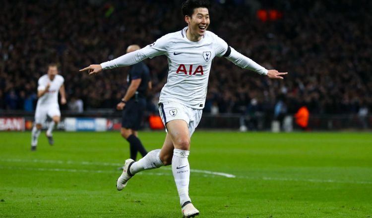 Selebrasi Son Heung Min setelah cetak gol pertama. Copyright: © GettyImages