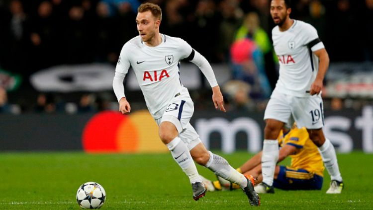 Christian Eriksen saat membawa bola dalam laga melawan Juventus di Stadion Wembley. Copyright: © Getty Images