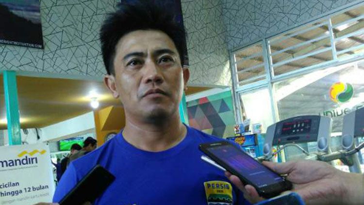 Pelatih fisik Persib Bandung, Yaya Sunarya. Copyright: © Arif Rahman/INDOSPORT