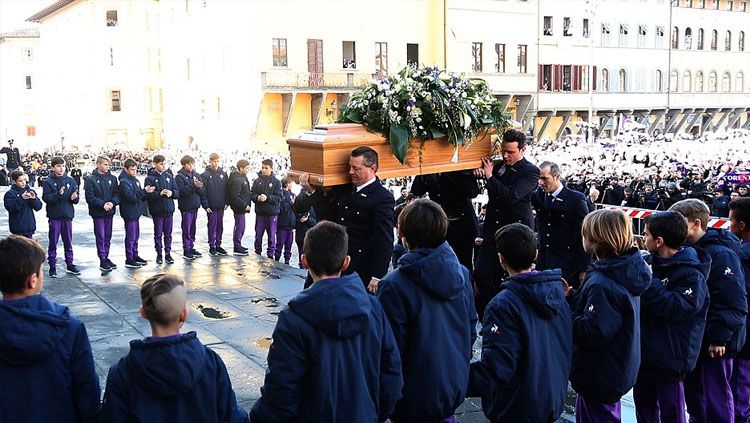 Prosesi pemakaman Davide Astori. Copyright: © Getty Images