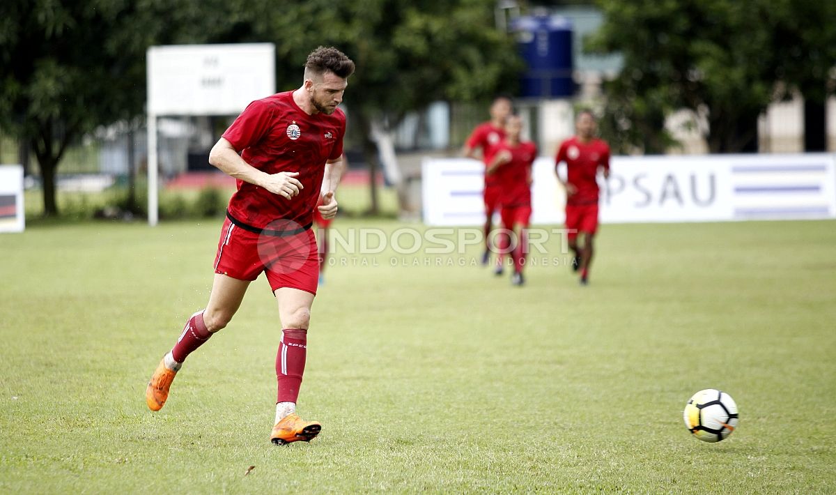 Aksi Marko Simic di sela-sela latihan. Herry Ibrahim Copyright: © Herry Ibrahim/INDOSPORT