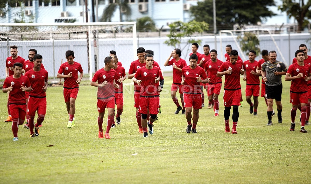 Para pemain Persija melakukan jogging sebelum melakukan latihan. Herry Ibrahim Copyright: © Herry Ibrahim/INDOSPORT