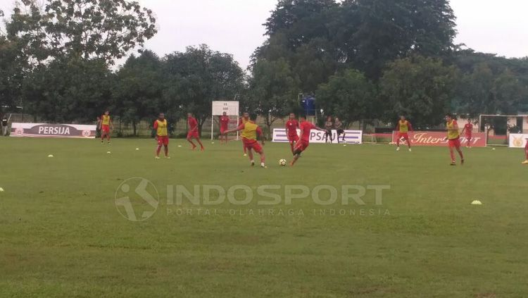 Persija Jakarta jalani latihan jelang melawan Song Lam Nghe. Copyright: © Petrus Manus Da' Yerimon/INDOSPORT