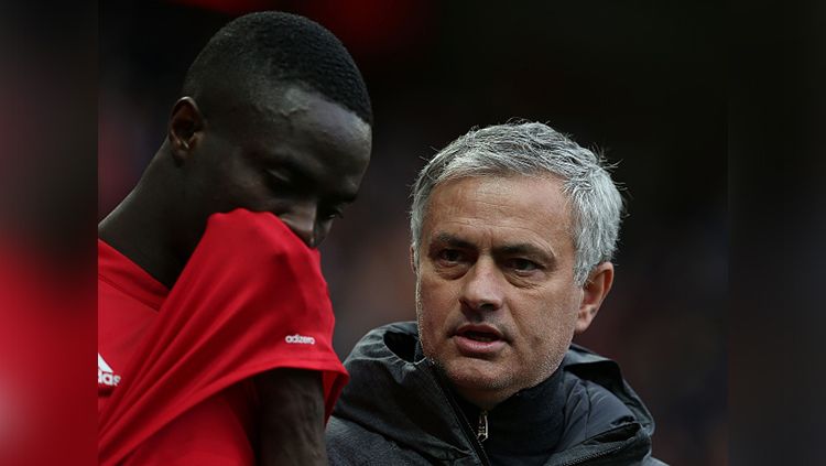 Erick Bailly (kiri) dan Jose Mourinho (kanan). Foto: Getty Images Copyright: © Getty Images