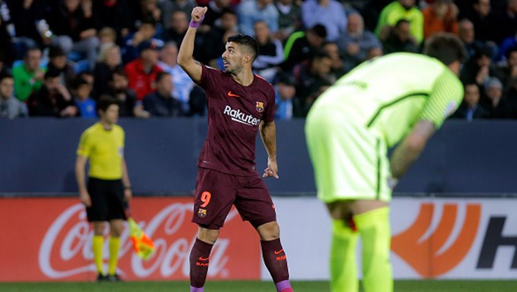 Luis Suarez merayakan golnya ke gawang Malaga.. Copyright: © Getty Images