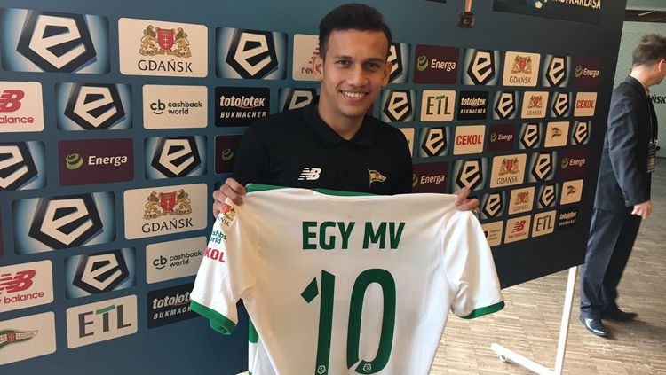 Egy Maulana Vikri mendapatkan nomer punggung 10 di klub barunya Lechia Gdansk. Copyright: © Twitter@Lechia Gdańsk