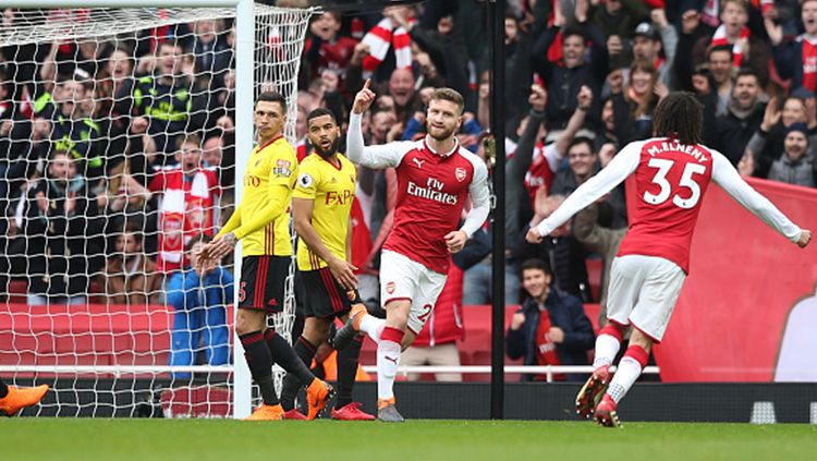 Shkodran Mustafi membuka keunggulan Arsenal atas Watford pada pekan ke-30 Liga Primer Inggris. Copyright: © Getty Images