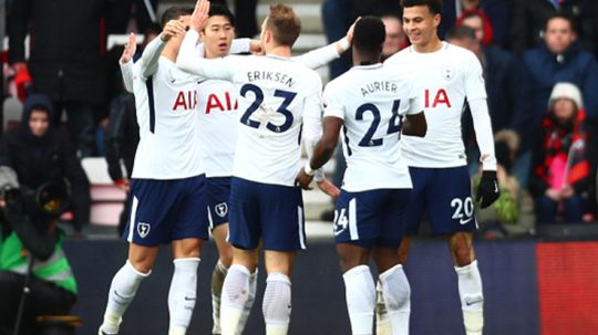 Pemain-pemain Tottenham Hotspur merayakan terciptanya gol saat melawan Bournemouth. Copyright: © Getty Images