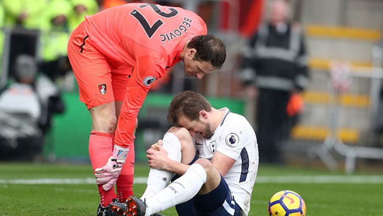 Harry Kane mengalami cedera saat Tottenham Hotspur bertandang ke markas Bournemouth pada Liga Primer Inggris pekan ke-30. Copyright: © Getty Images