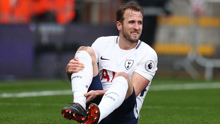 Harry Kane mengalami cedera saat Tottenham Hotspur bertandang ke markas Bournemouth pada pekan ke-30 Liga Primer Inggris. Copyright: © Getty Images