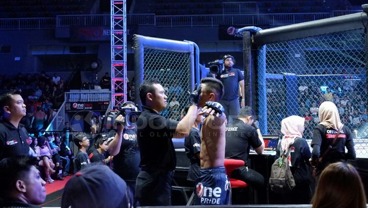 Kompetisi seni bela diri ONE Pride MMA resmi dibatalkan lantaran terkena dampak wabah virus corona (COVID-19) yang resmi telah ditetapkan menjadi pandemi global Copyright: © Alfia Nurul Fadill/INDOSPORT