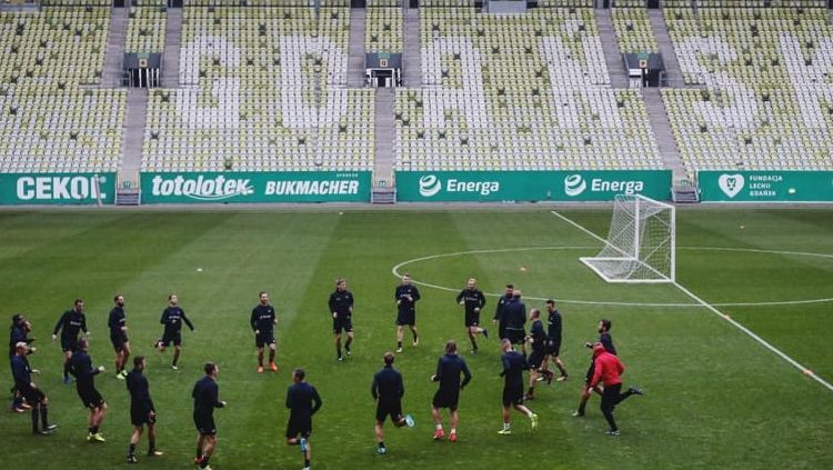 Pemain Lechia Gdansk saat jalani latihan. Copyright: © Getty Images