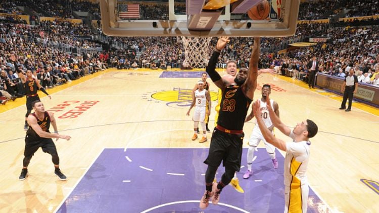 LeBron James dalam laga Cleveland Cavaliers vs LA Lakers. Copyright: © Getty Images