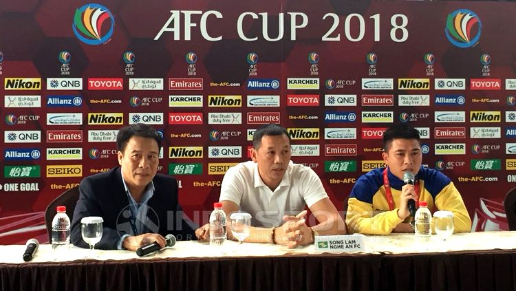 Song Lam Nghe An dalam jumpa pers akan menghadapi Persija Jakarta di Piala AFF pekan ke-4. Herry Ibrahim Copyright: © Herry Ibrahim/INDOSPORT