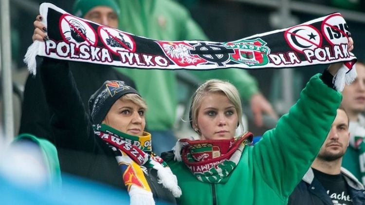 Fans Sepakbola Polandia. Copyright: © breitbart.com