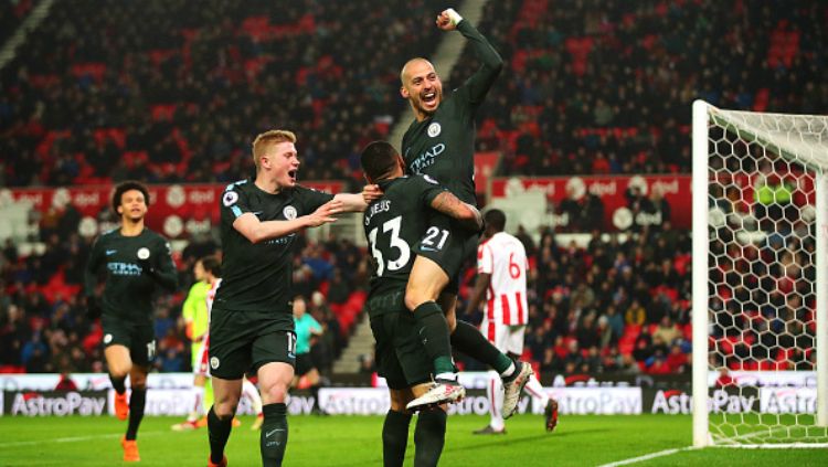 Manchester City rayakan kemenangan atas Stoke City. Copyright: © Getty Images