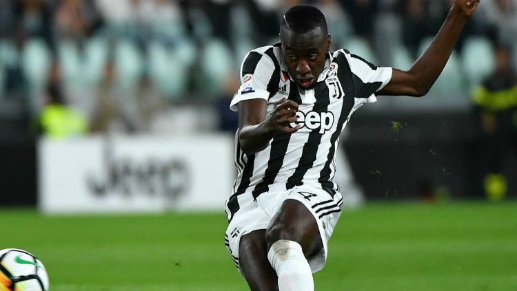 Gelandang Juventus, Blaise Matuidi, masuk radar Manchester United yang gagal mendatangkan 'Pogba Serbia' dari Lazio. Copyright: © Getty Images