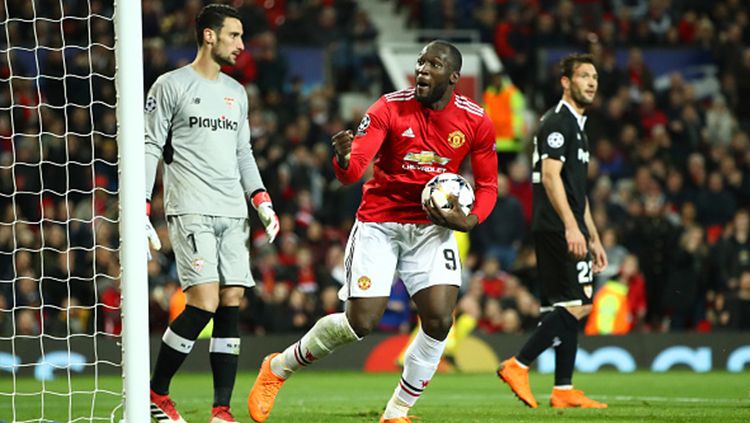 Romelu Lukaku mencetak gol ke gawang ke gawang Sevilla. Copyright: © Getty Images