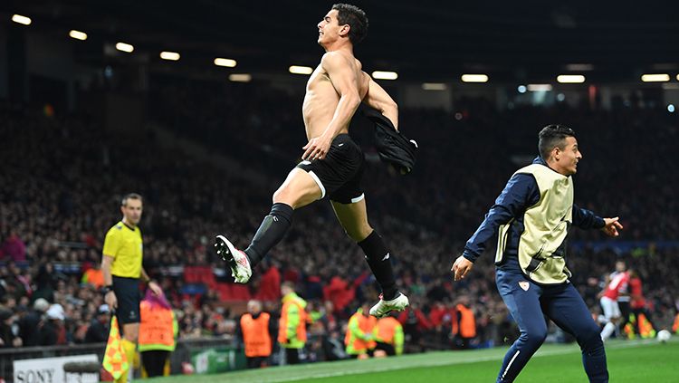 Aksi selebrasi Wissam Ben Yedder usai cetak gol ke gawang Man United. Copyright: © Getty Images