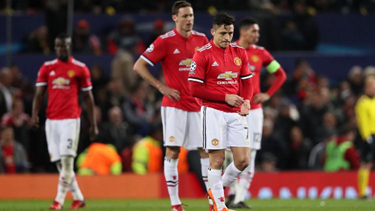 Para pemain Man United tampak kecewa usai tersingkir. Copyright: © Getty Images
