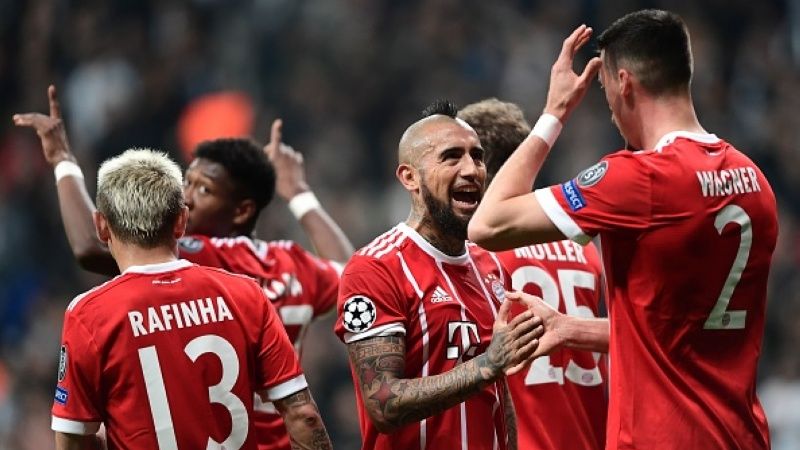 Skuat Bayern Munchen merayakan kemenangan mereka atas Besiktas. Copyright: © Getty Images