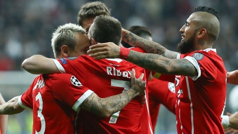 Skuat Bayern Munchen merayakan kemenangan mereka atas Besiktas. Copyright: © Getty Images