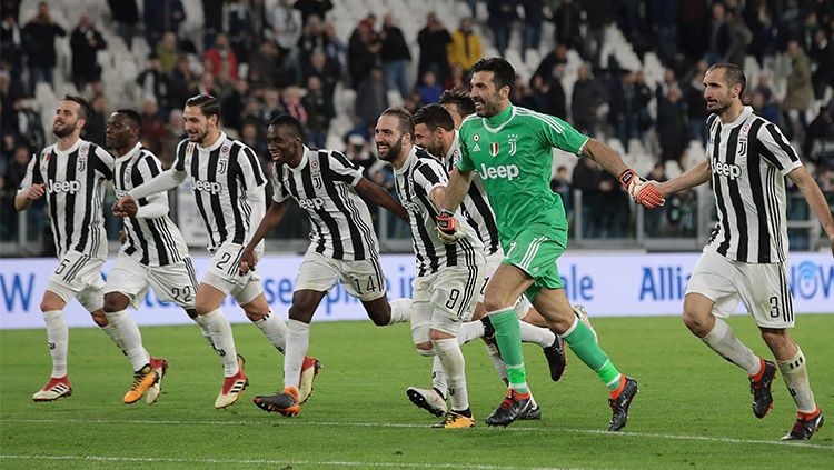 Juventus merayakan kemenangan atas Atalanta. Copyright: © Getty Images