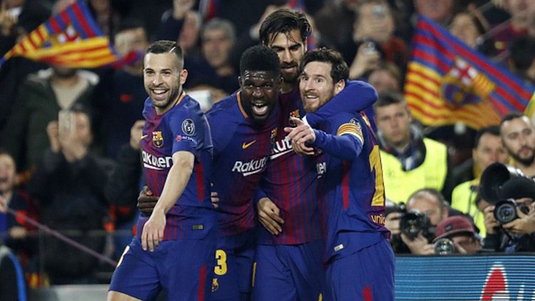 Skuat Barcelona merayakan gol yang dicetak Lionel Messi. Copyright: © Getty Images
