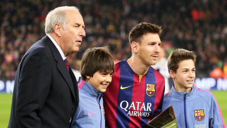 Posisi Lionel Messi sebagai megabintang sepak bola saat ini, tak lepas dari peran penting mantan pemain Barcelona Carles Rexach. Copyright: © Getty Image