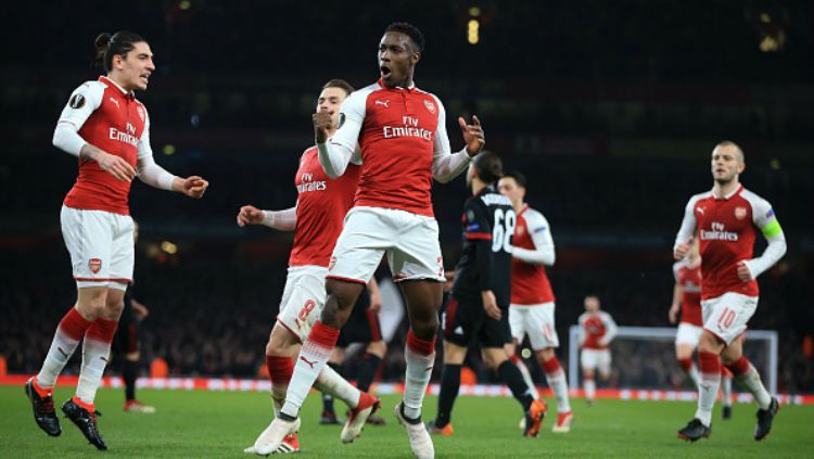 Danny Welbeck selebrasi usai mencetak gol pertama. Copyright: © INDOSPORT