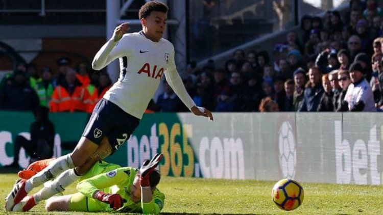 Diving Dele Alli kala menghadapi Crystal Palace. Copyright: © foxsport