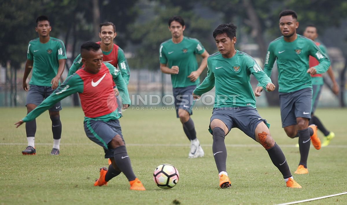 Timnas Indonesia U-23 saat sedang latihan. Copyright: © Herry Ibrahim/INDOSPORT