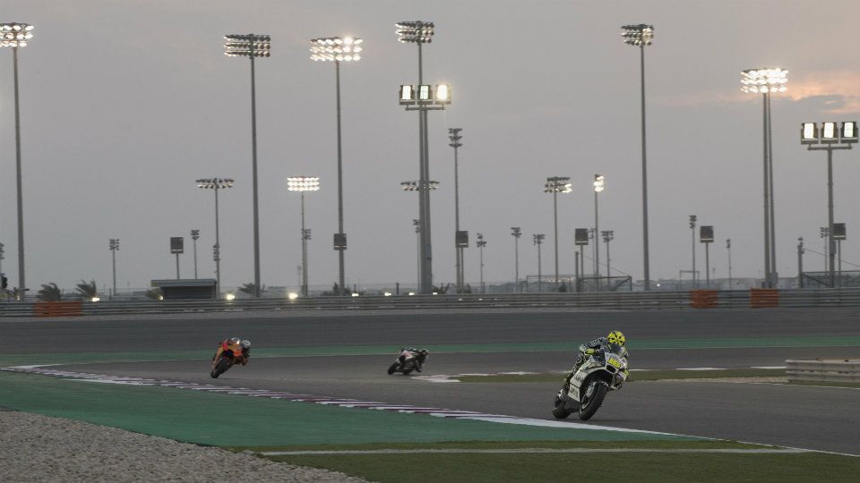 Sirkuit Losail, Qatar, saat digunakan menggelar MotoGP Copyright: © INDOSPORT