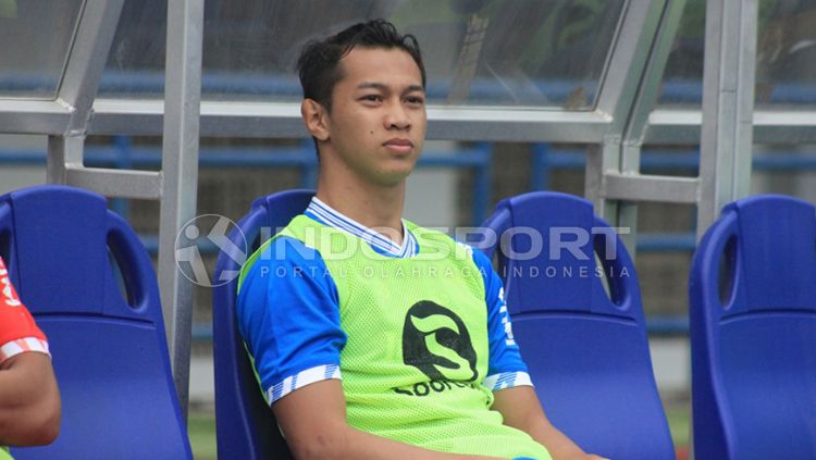 M. Al Amin Syukur Fisabillilah saat dibangku cadangan. Copyright: © Arif Rahman/INDOSPORT