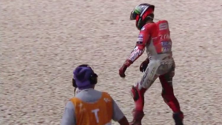 Jorge Lorenzo terjatuh. Copyright: © MotoGP