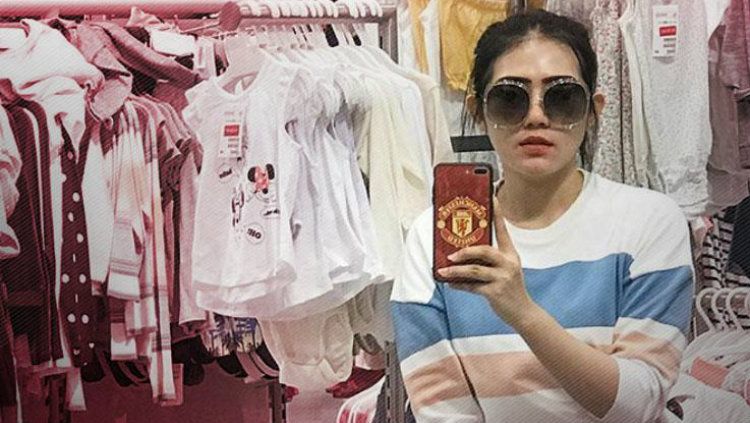 Via Vallen penggemar Manchester United. Copyright: © Instagram/@viavallen