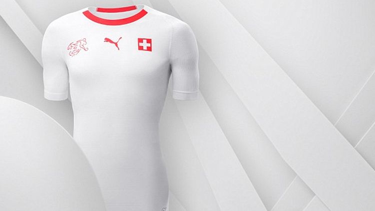 Jersey Timnas Swiss. Copyright: © dailymail.co.uk