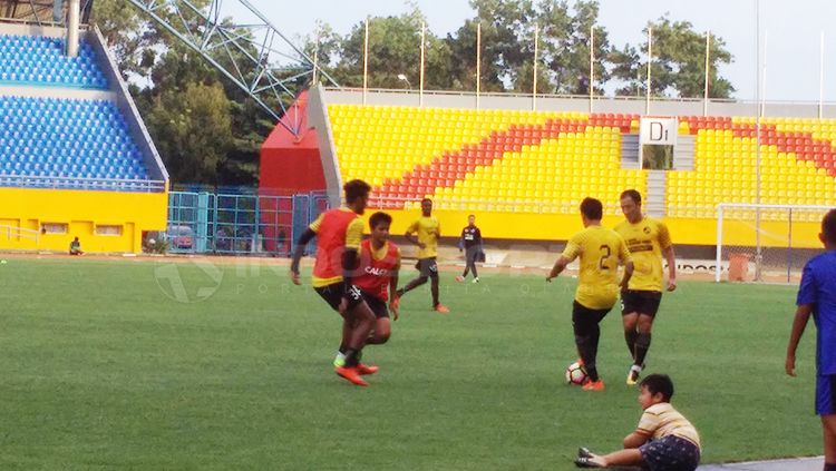 Pemain Sriwijaya FC dalam sesi latihan. Copyright: © Muhammad Effendi/INDOSPORT