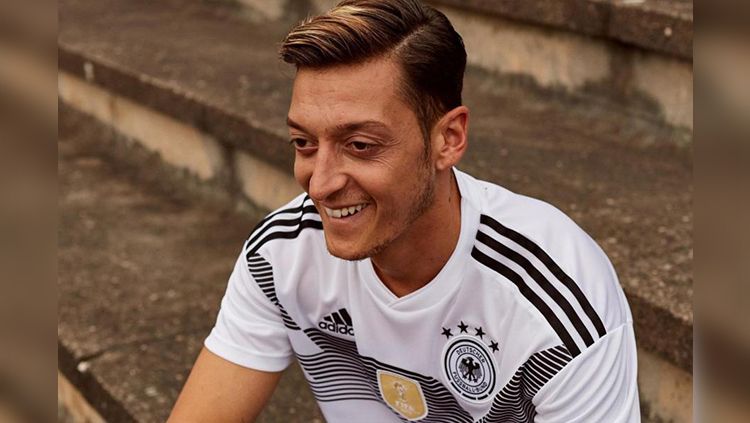 Jersey Home Jerman Piala Dunia 2018. Copyright: © Adidas