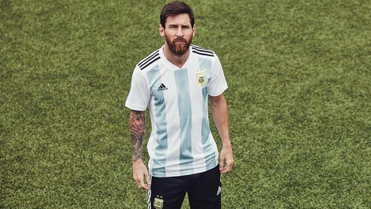 Lionel Messi dengan jersey Argentina Piala Dunia 2018 Copyright: © Adidas