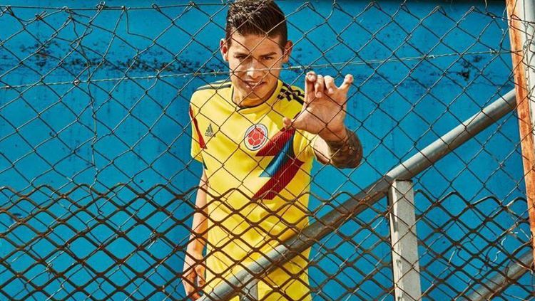 Jersey Home Kolombia Piala Dunia 2018. Copyright: © Adidas