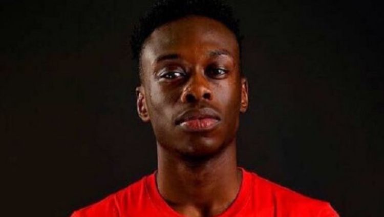 Pesepakbola usia 17 tahun yang meninggal dunia saat membela Royal Antwerp U-19, Joel Lobanzo. Copyright: © Tribunnewa