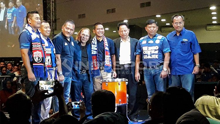 Unsur Muspida, TNI, Polisi dan tokoh sepakbola Malang menghadiri launching jersey baru Arema FC. Copyright: © Ian Setiawan/INDOSPORT