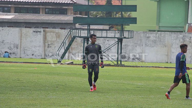 Reky Rahayu, kiper Persebaya. Copyright: © Fitra Herdian/INDOSPORT