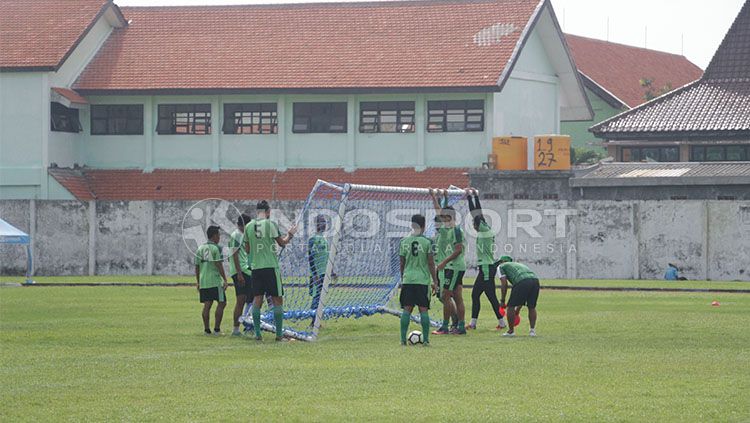 Reky Rahayu sudah bergabung latihan dengan Persebaya. Copyright: © Fitra Herdian/INDOSPORT